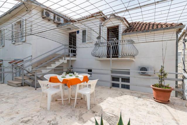 Apartments Lima Lazaneo Йелса Екстериор снимка
